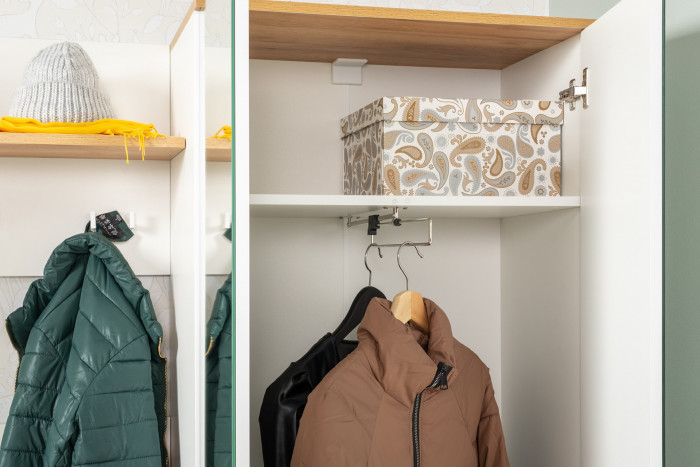 Октава Прихожая 15-123Н, цвет белый шагрень/дуб крафт золотой/фасады МДФ белый шагрень, ШхГхВ 161,5х35,4х197,6 см., универсальная сборка