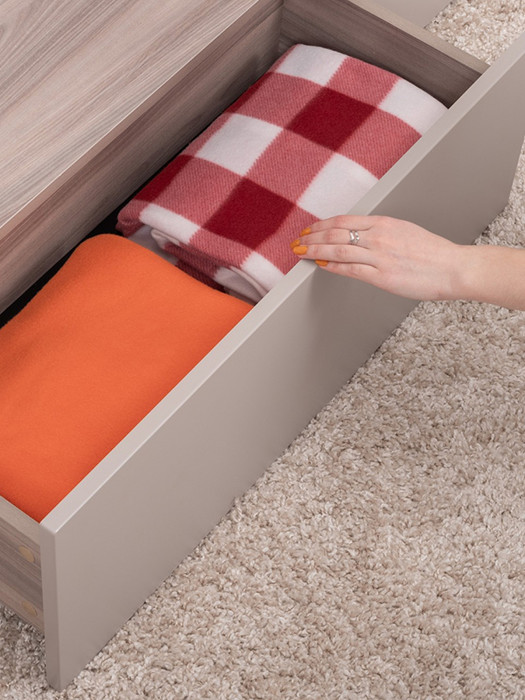 Роквуд Тумба под ТВ 16.54.01, цвет корпус ДСП эмили блаш/фасады МДФ крем, ШхГхВ 76,8х36,8х32 см.